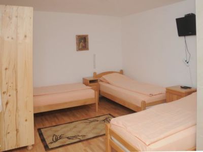 Trokrevetni studio u prizemlju konaka br. 4